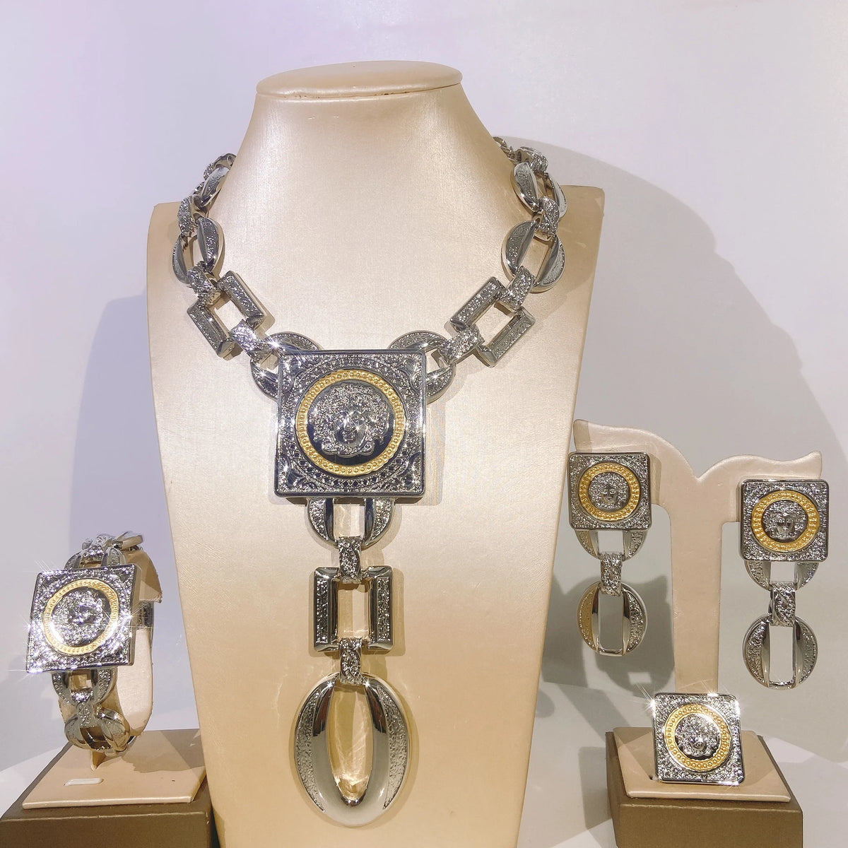 Venda quente moda senhoras colar conjunto de jóias forma de rosto corrente pingente design grandes brincos anel quadrado presente luxo bijoux