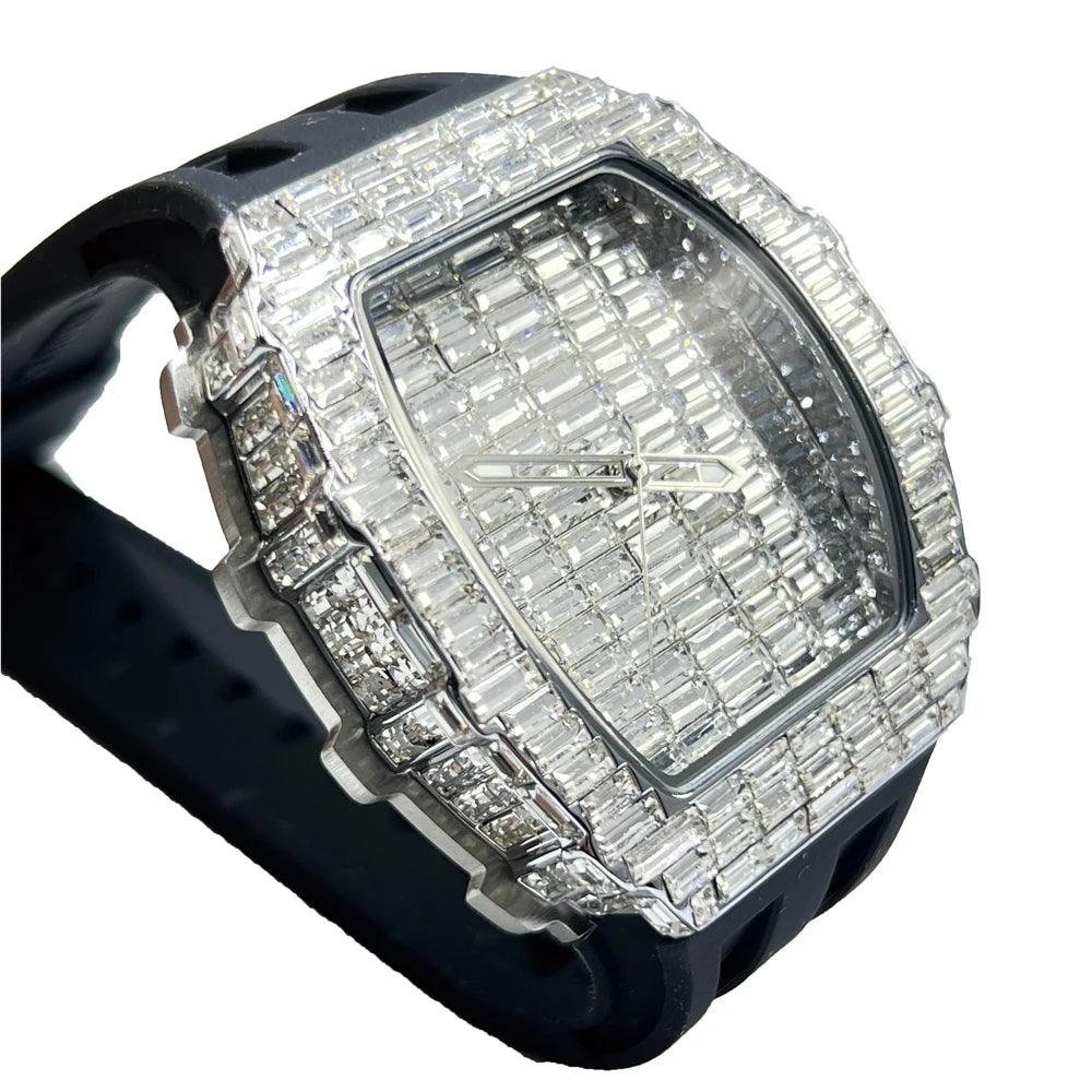 Relógio Cravejado com Pulseira de Borracha