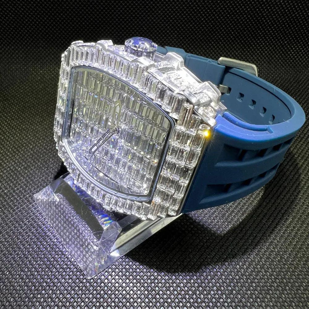 Relógio Cravejado com Pulseira de Borracha