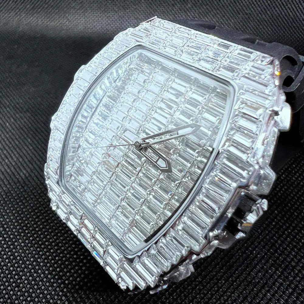 Relógio Cravejado com Pulseira de Borracha