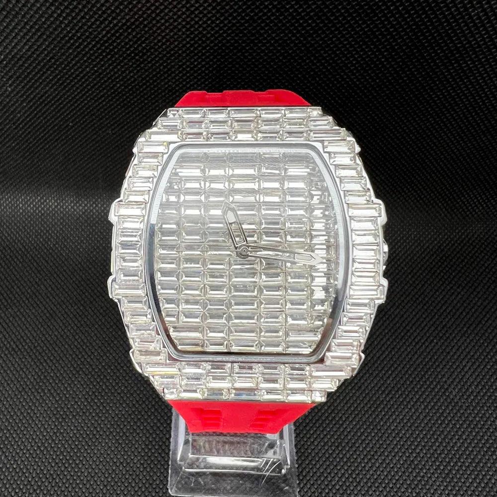 Relógio Cravejado com Pulseira de Borracha