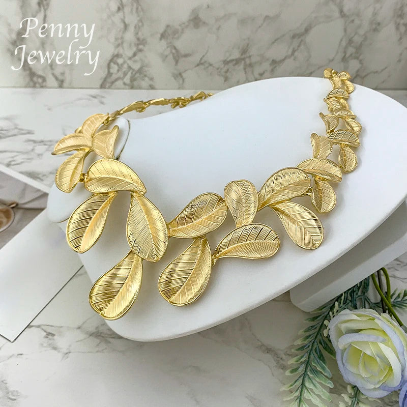 Conjunto de joias banhadas a ouro em formato de folha, 4 peças, para mulheres, colar, brincos, pulseira, anel, festa de casamento, presentes de aniversário